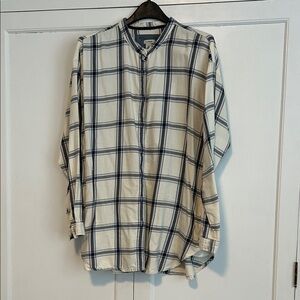 L.L. Bean Blue and White Plaid Button-Down Long Sleeve Shirt